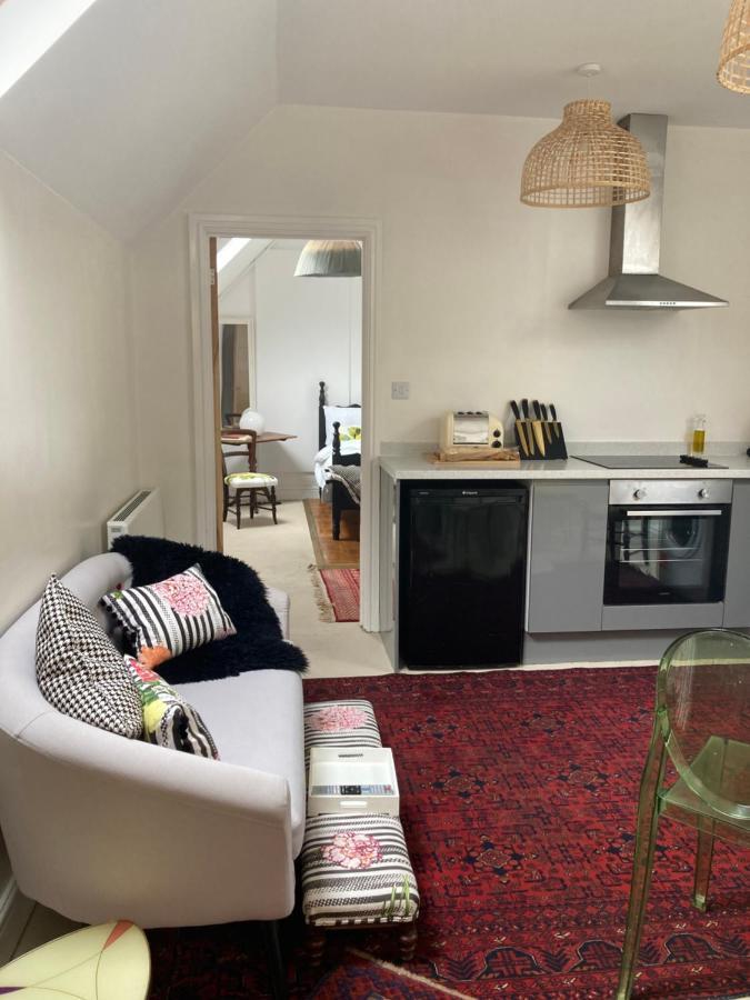 The Loft Apartment Stamford Bagian luar foto