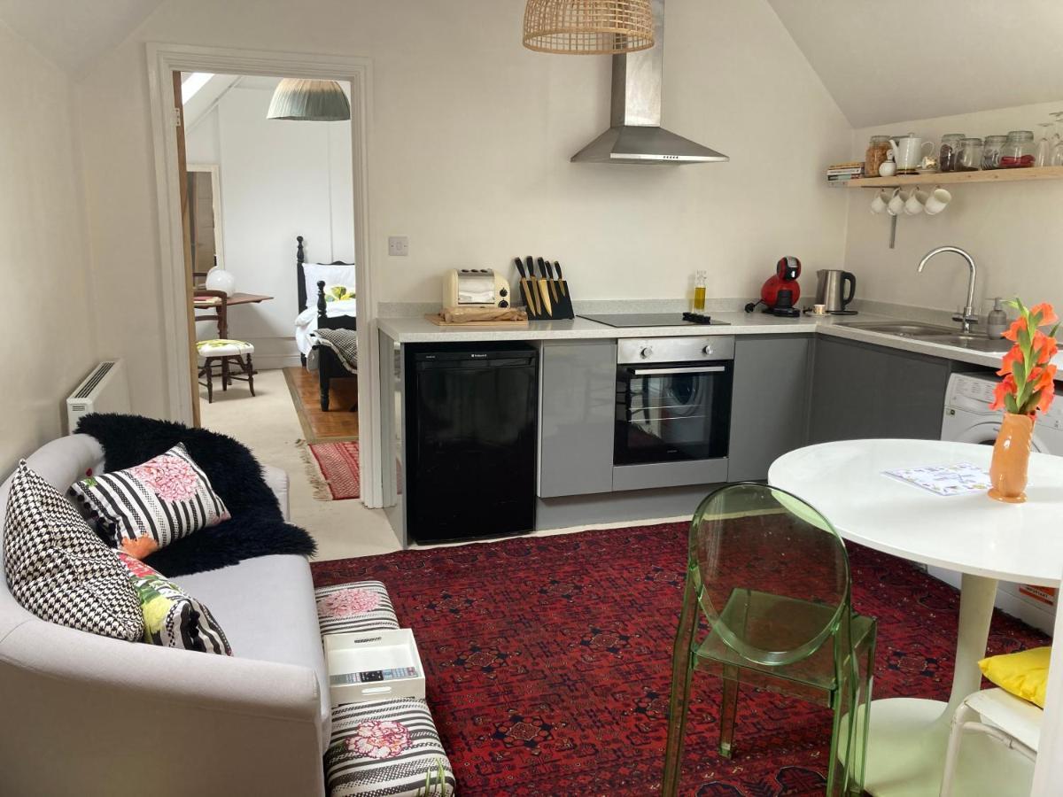 The Loft Apartment Stamford Bagian luar foto