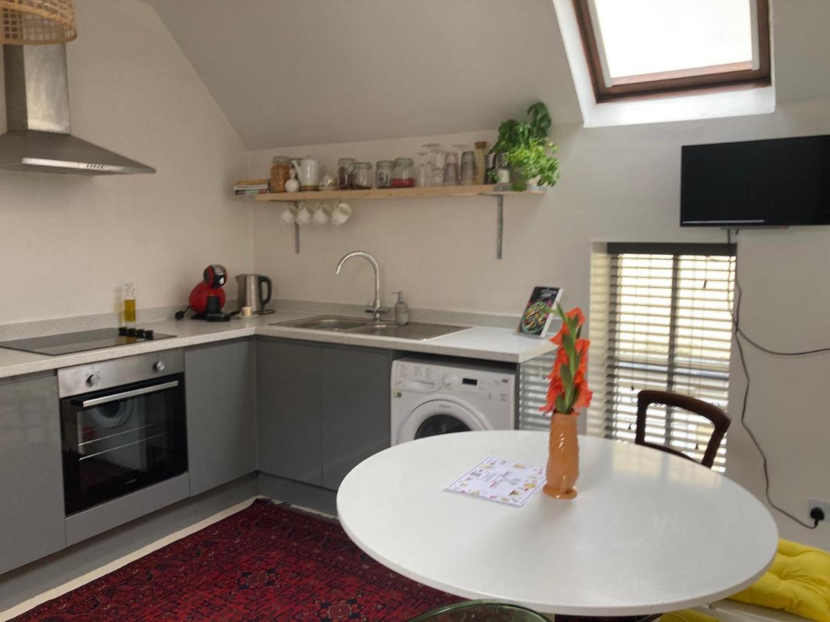 The Loft Apartment Stamford Bagian luar foto